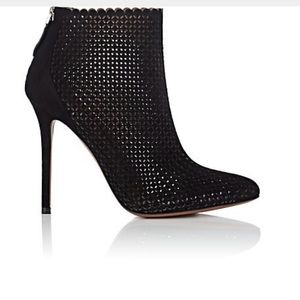 ALAÏA
Laser-Cut Suede Ankle Boots
Style # 505545849
Size 11
Color BLACK
